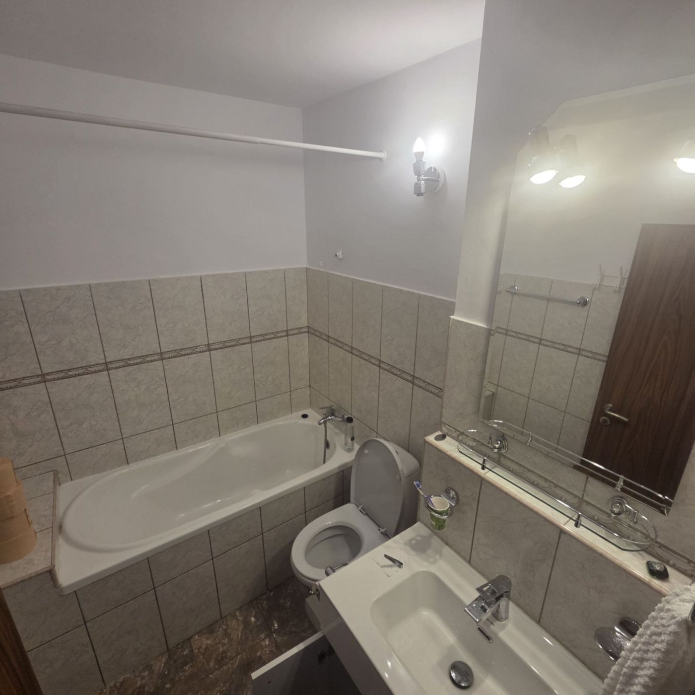 Apartament 2 camere, semidecomandat — Zona Gara de Nord